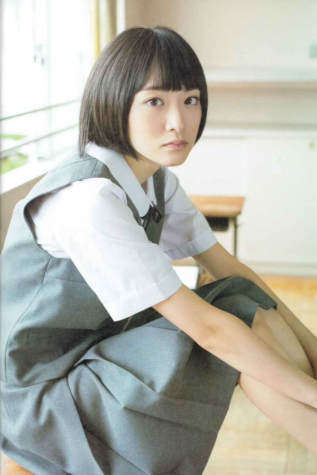 青山裕企角色扮演专题与作品风格整理 青山裕企写真作品整理 短发制服室内人像照片