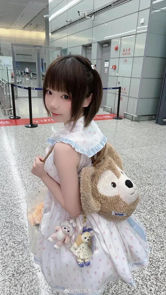 铁打萌萌_moi cosplay风格作品整理 白色裙装搭配玩偶配饰的角色扮演照片