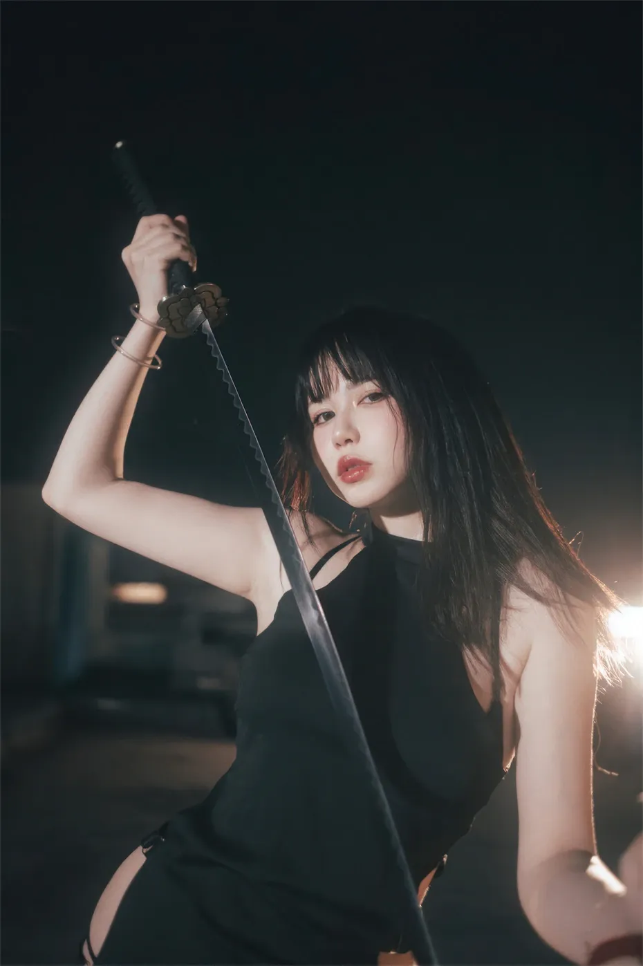 Tina很妖孽呀 cosplay角色风格作品整理 窗边自然光环境中的双丸子发型角色造型
