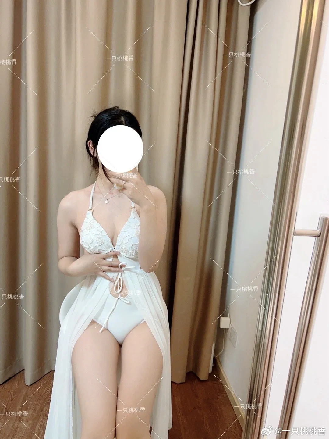 一只桃桃角色写真风格作品整理 一只桃桃照片中的姿势和空间构图