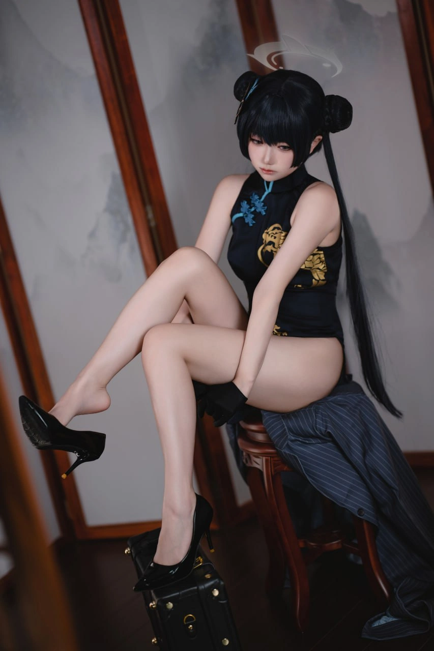 小木曾AYA角色Cosplay作品参考 黑色服装与双丸子发型的角色扮演造型