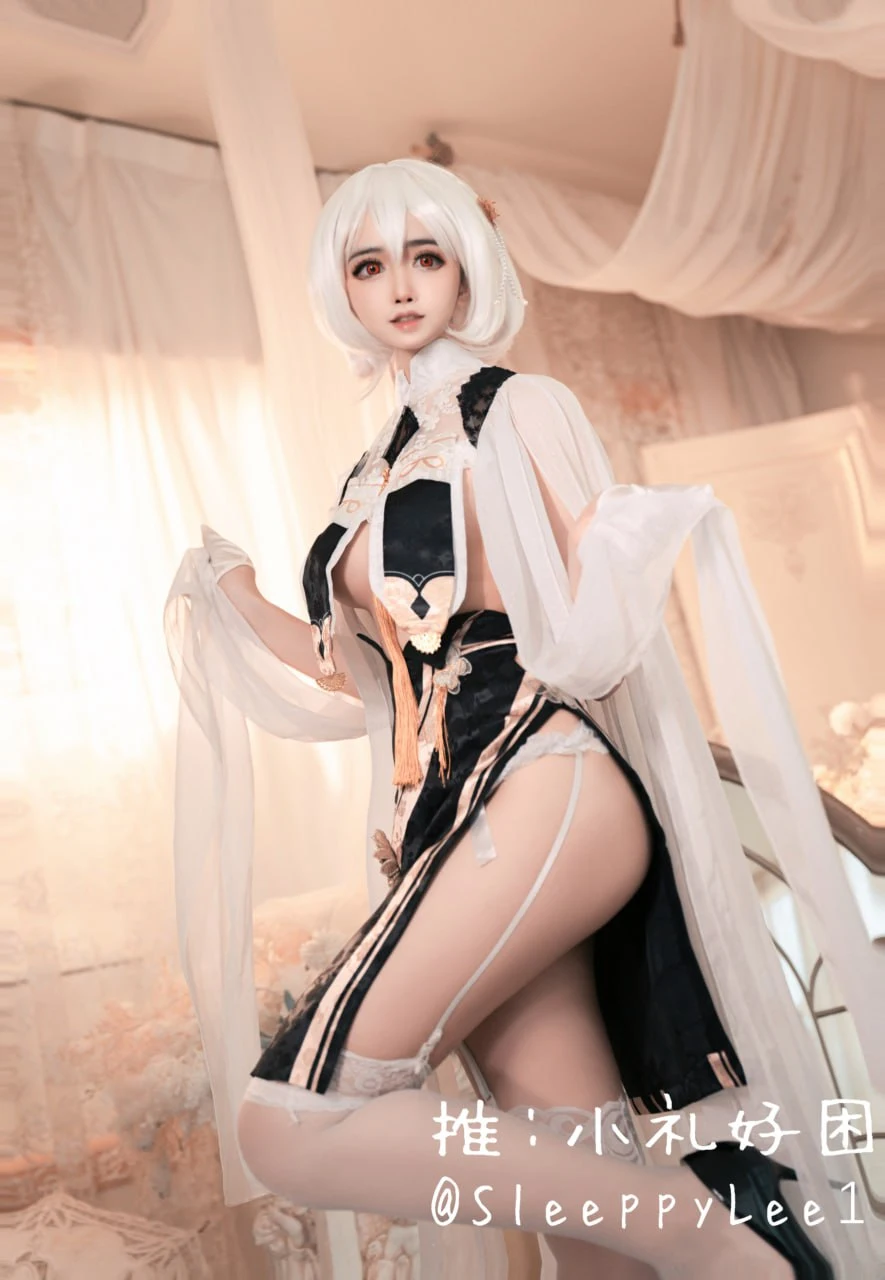小礼好困角色写真风格作品整理 白发角色Cosplay白黑服装造型