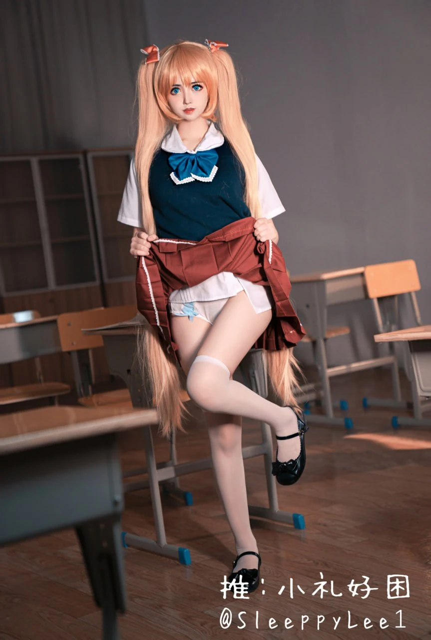 小礼好困角色写真风格作品整理 长发制服角色Cosplay教室场景