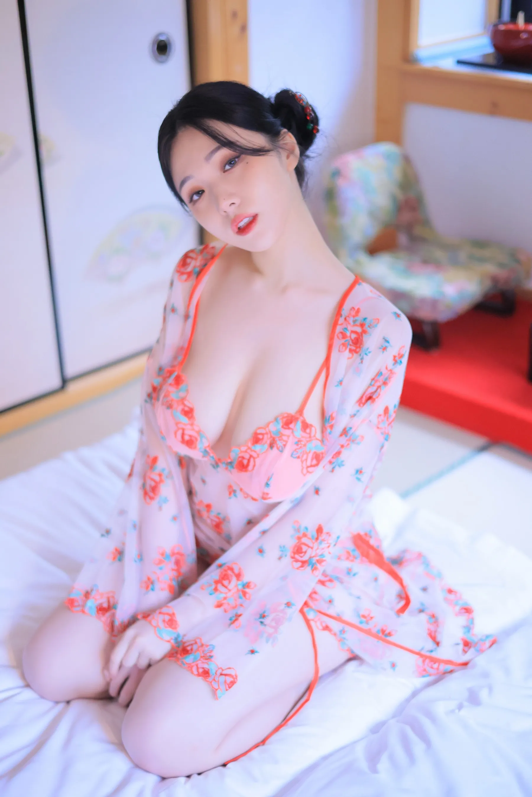 别拔虎牙cosplay视觉风格作品整理 粉白色传统风格服装室内造型照片