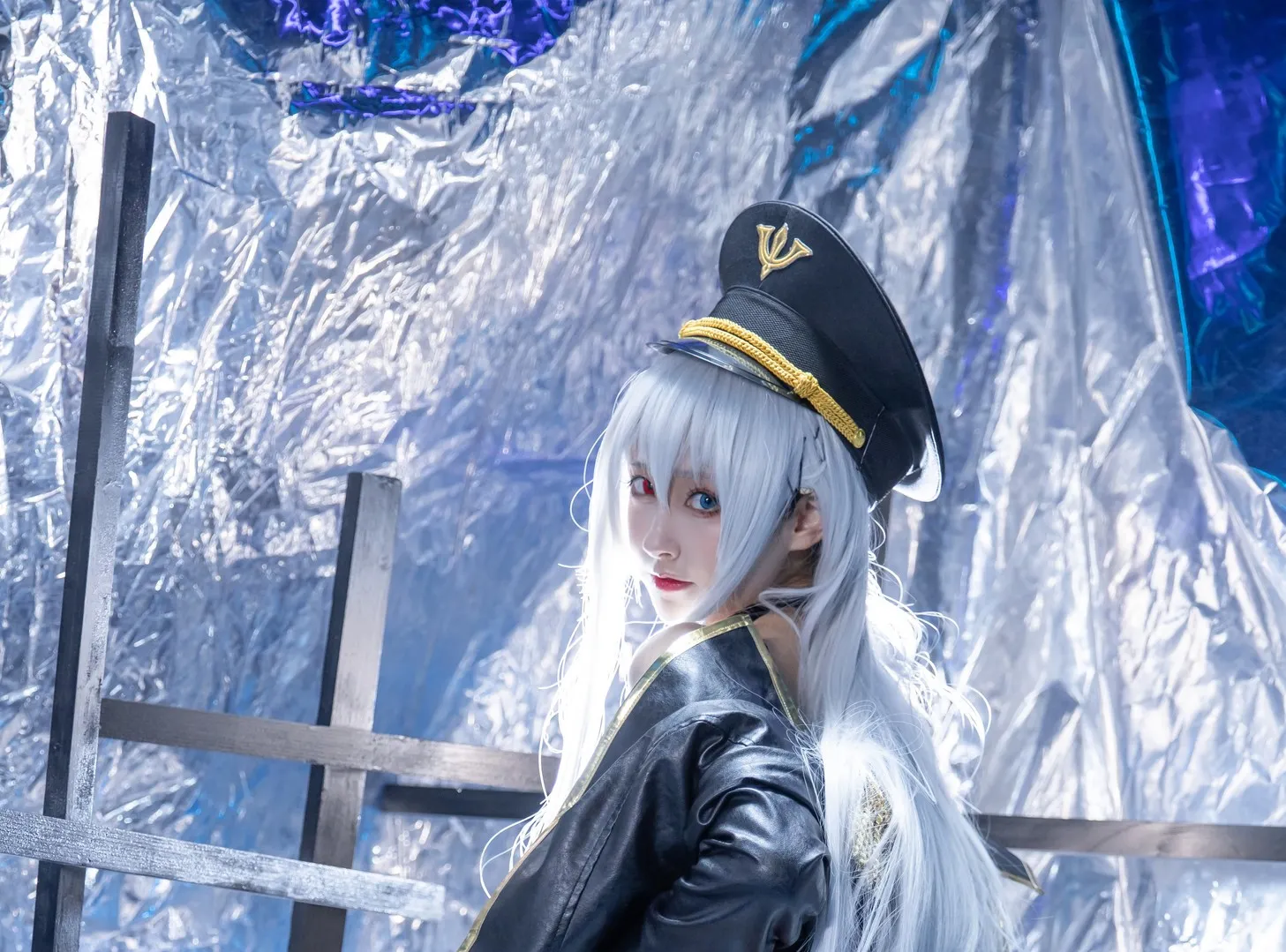 luisa_零纱 cosplay角色风格作品整理 白发角色搭配黑色帽饰与制服造型