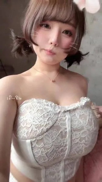 凹兔嫚角色写真风格作品参考 蕾丝质感服装搭配近距离镜头的照片