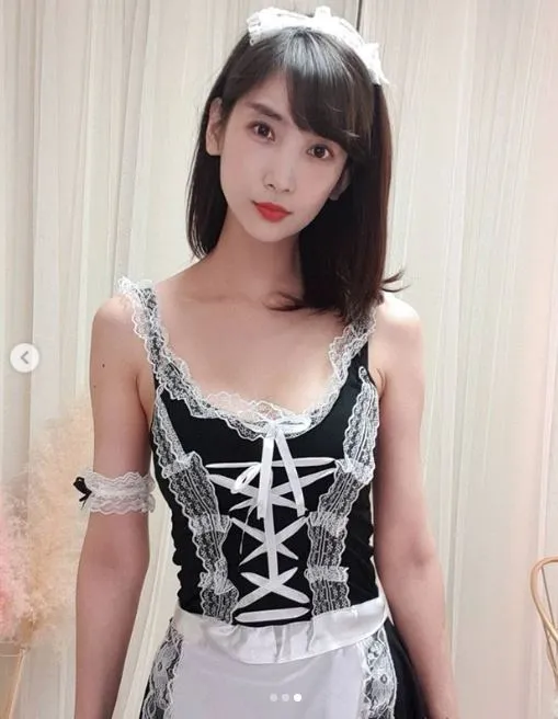 leezy cosplay角色风格作品整理 黑白配色服装与蕾丝装饰的角色造型照片