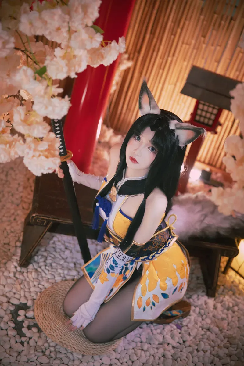 御子Yumiko cosplay视觉主题作品参考 带动物耳饰的角色服装造型,室内装饰场景拍摄