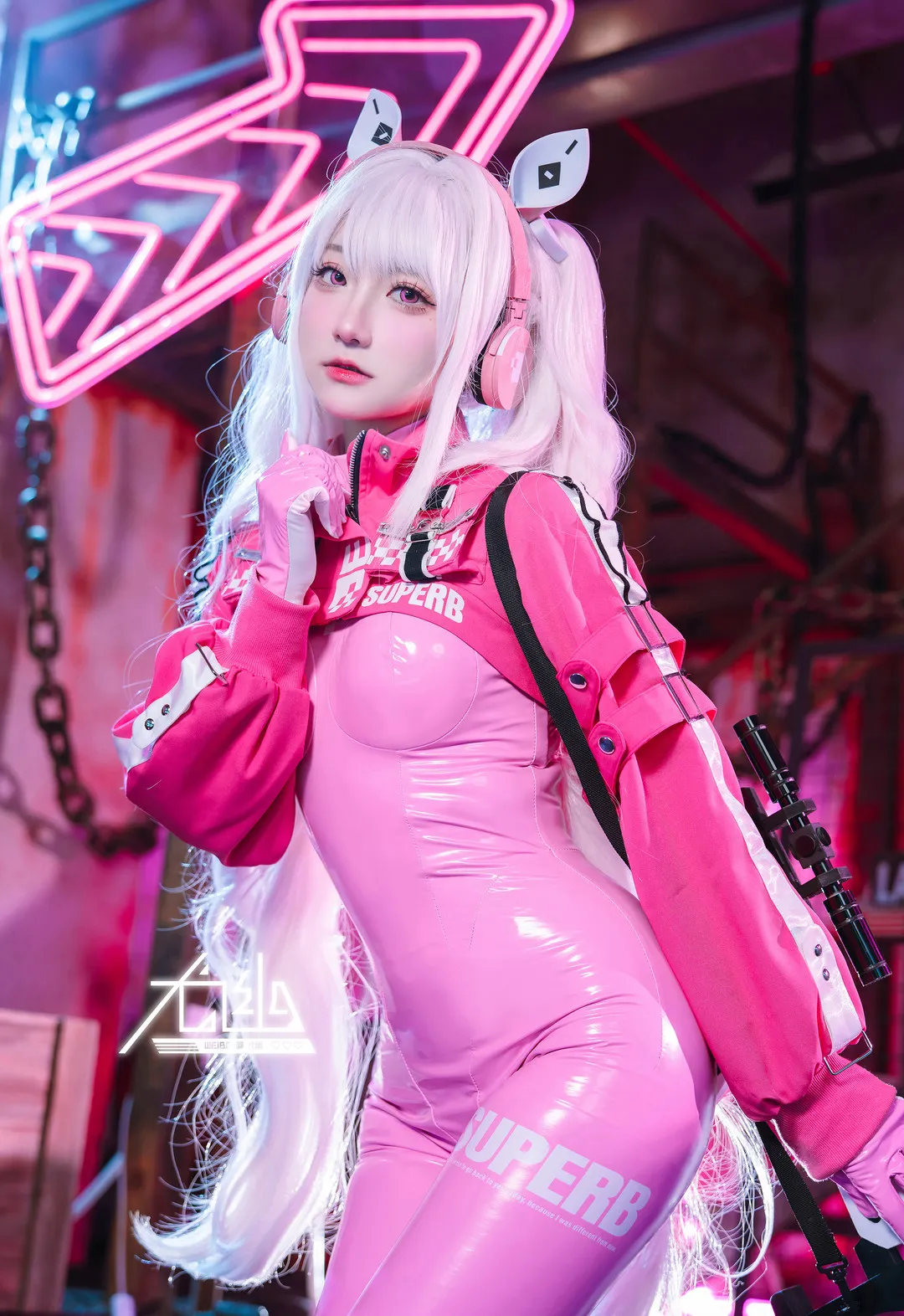 尤幽角色扮演作品整理 白色长发搭配粉色服装的未来感角色扮演造型
