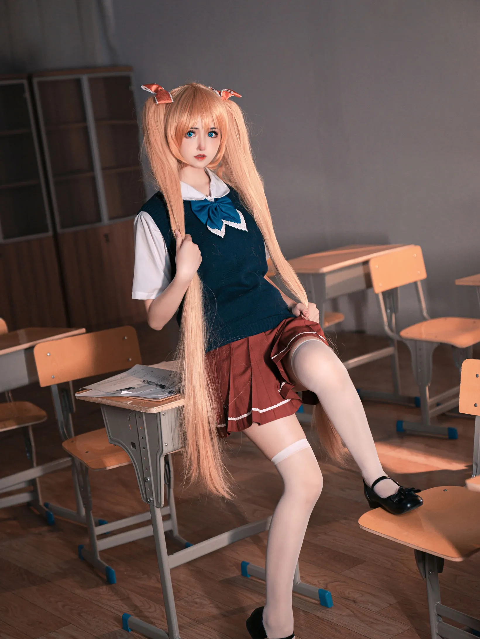 小礼好困角色写真风格作品整理 制服角色Cosplay教室环境色彩风格