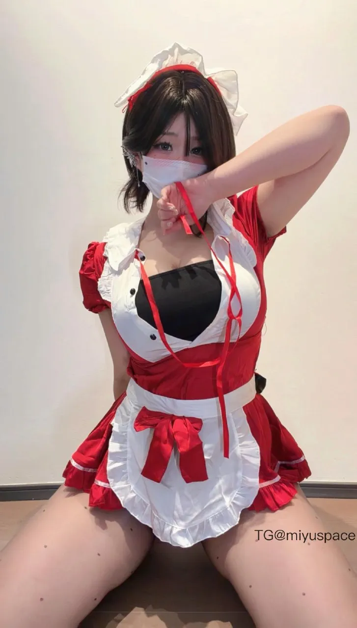 bt富儿 cosplay风格作品整理 红白服装搭配的角色扮演造型照片
