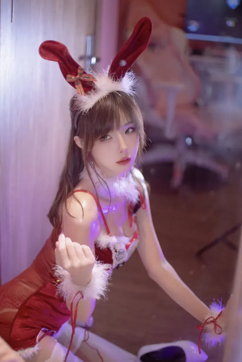 余多多dudu cosplay兔女郎作品参考 红色兔耳配饰与红白角色服装写真