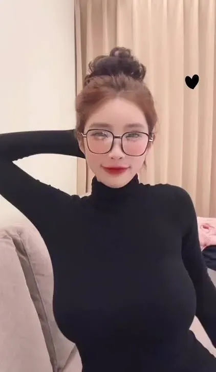 bellaalleys角色风格专题作品参考 黑色高领服装造型照片