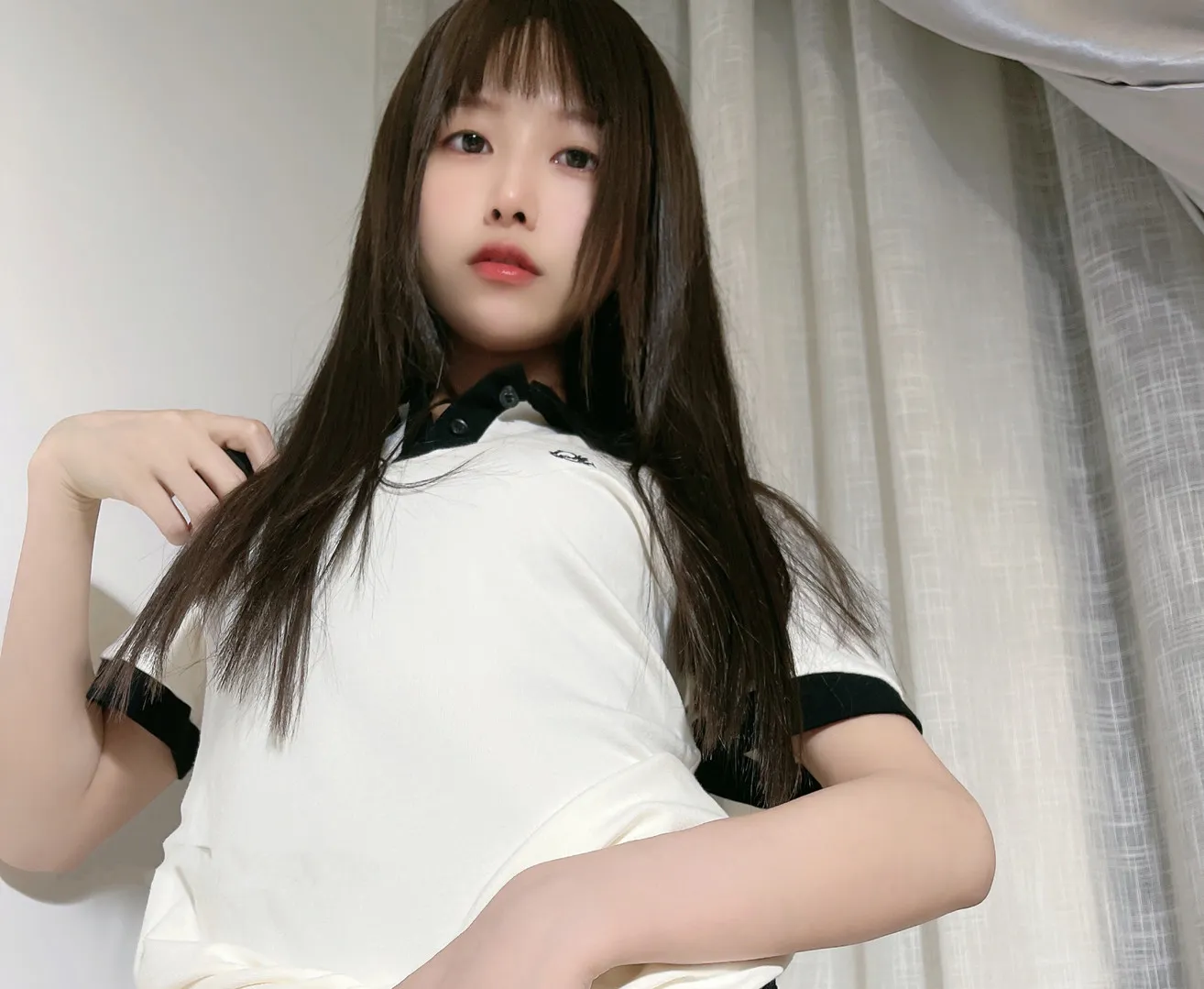 布丁大法cosplay风格作品参考 白色黑边服装与长发近景造型