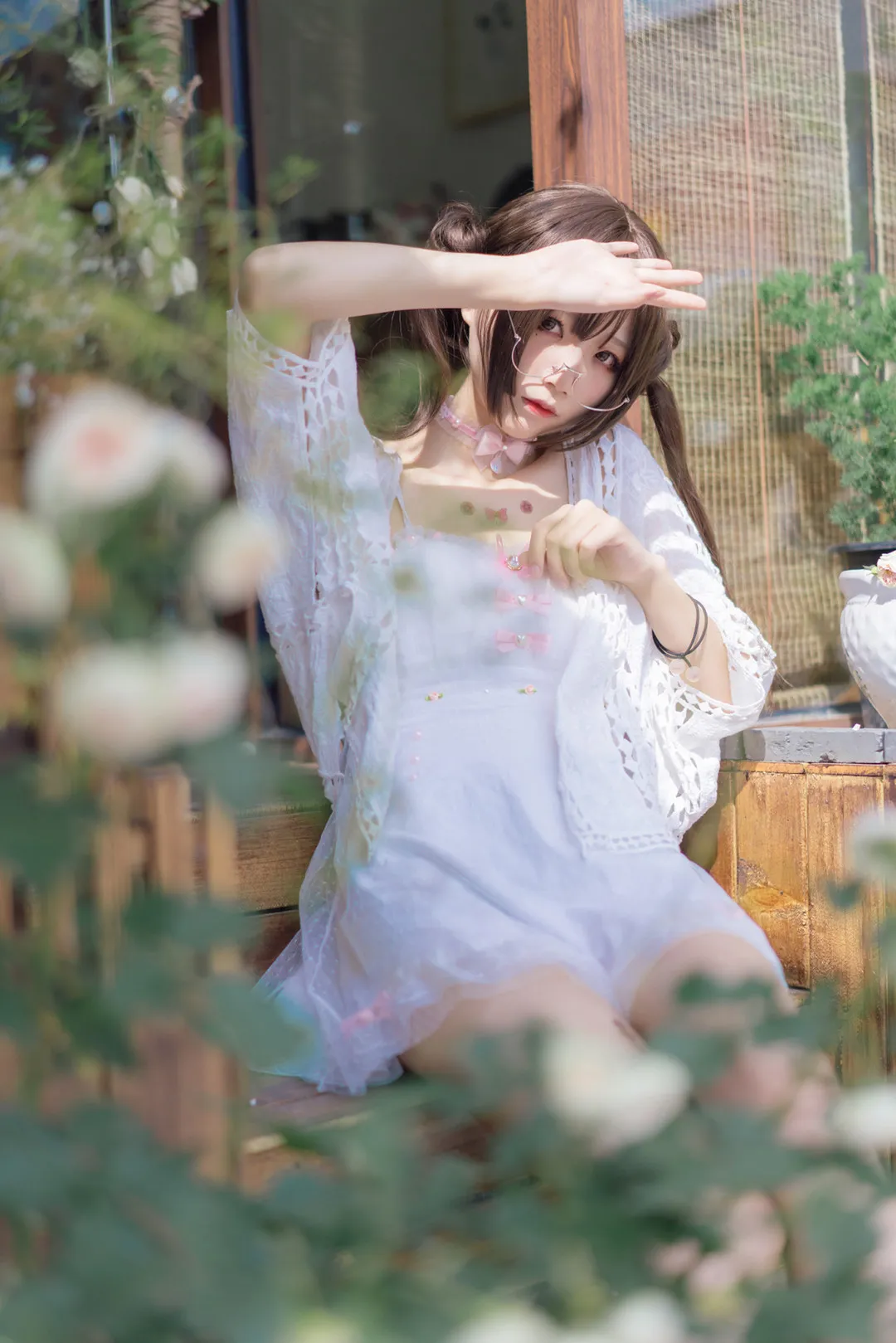 五更百鬼cosplay角色风格作品参考 户外白色服装花景环境角色照片