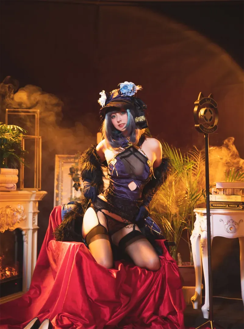 luisa_零纱 cosplay角色风格作品整理 室内场景中的暗色服装角色造型