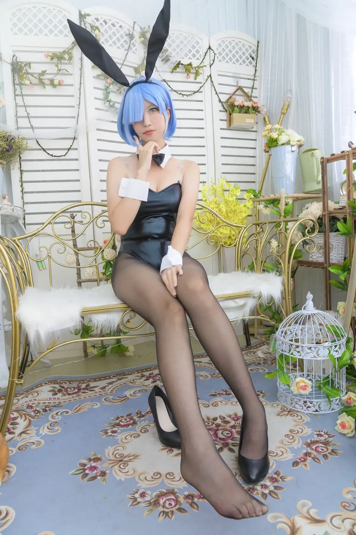 大米米球cosplay猫系角色写真整理 蓝色短发搭配黑色兔耳服装的Cosplay角色照片