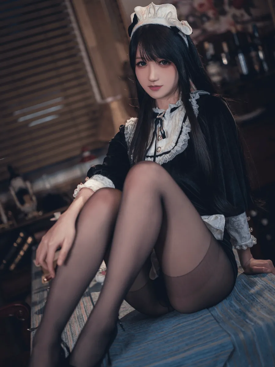 抖个姬灵COS造型风格作品参考 抖个姬灵黑白服饰长发角色造型照片