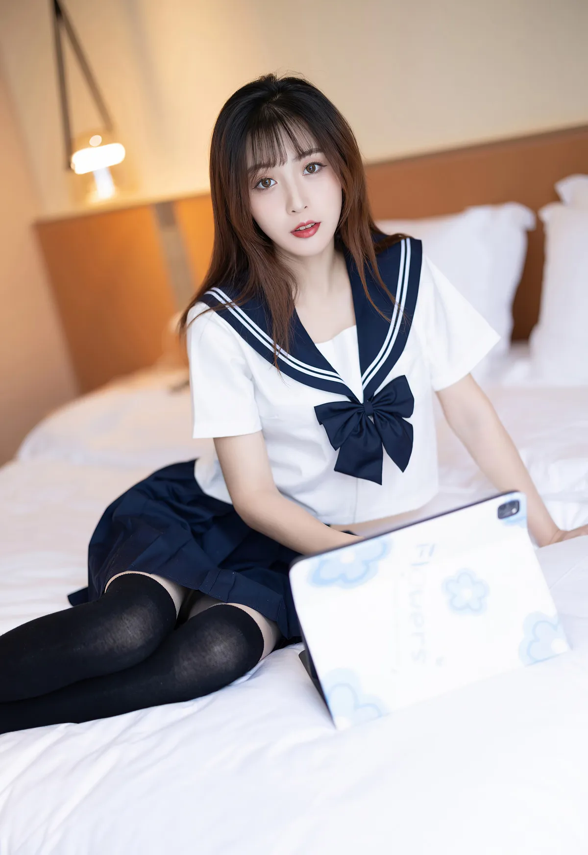 xiaoyu语画界古典写真风格参考 校园风制服造型在室内空间中的视觉照片