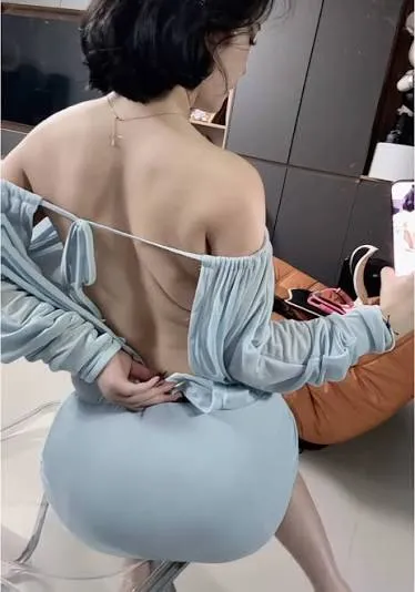六六小阿姨短发写真风格整理 浅色服装搭配室内空间的写真造型