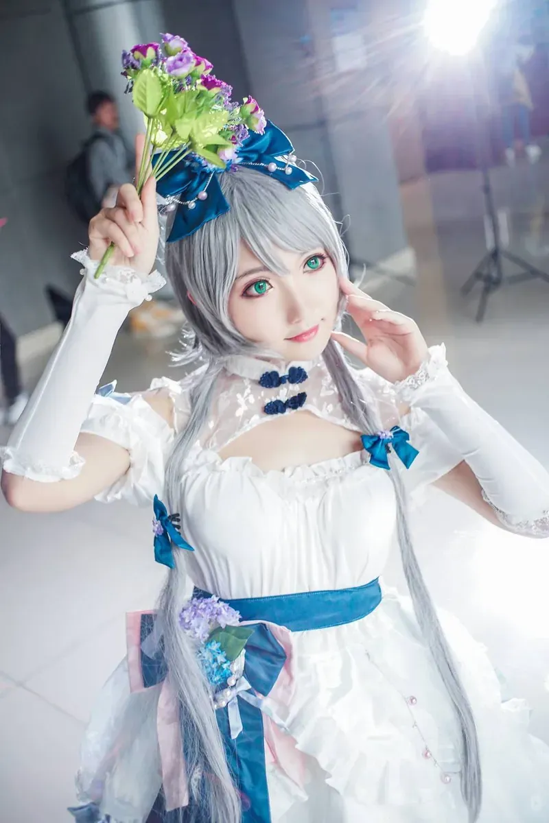 可可老师角色扮演风格作品整理 蓝白色服装银色假发角色摄影图