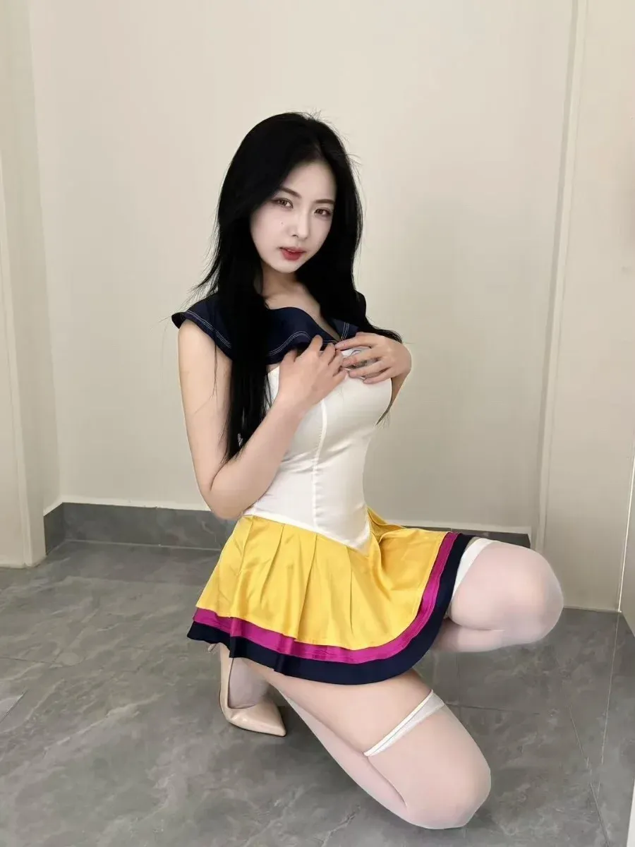 懒懒睡不醒角色写真风格作品整理 角色造型图片中的姿势和镜头角度展示