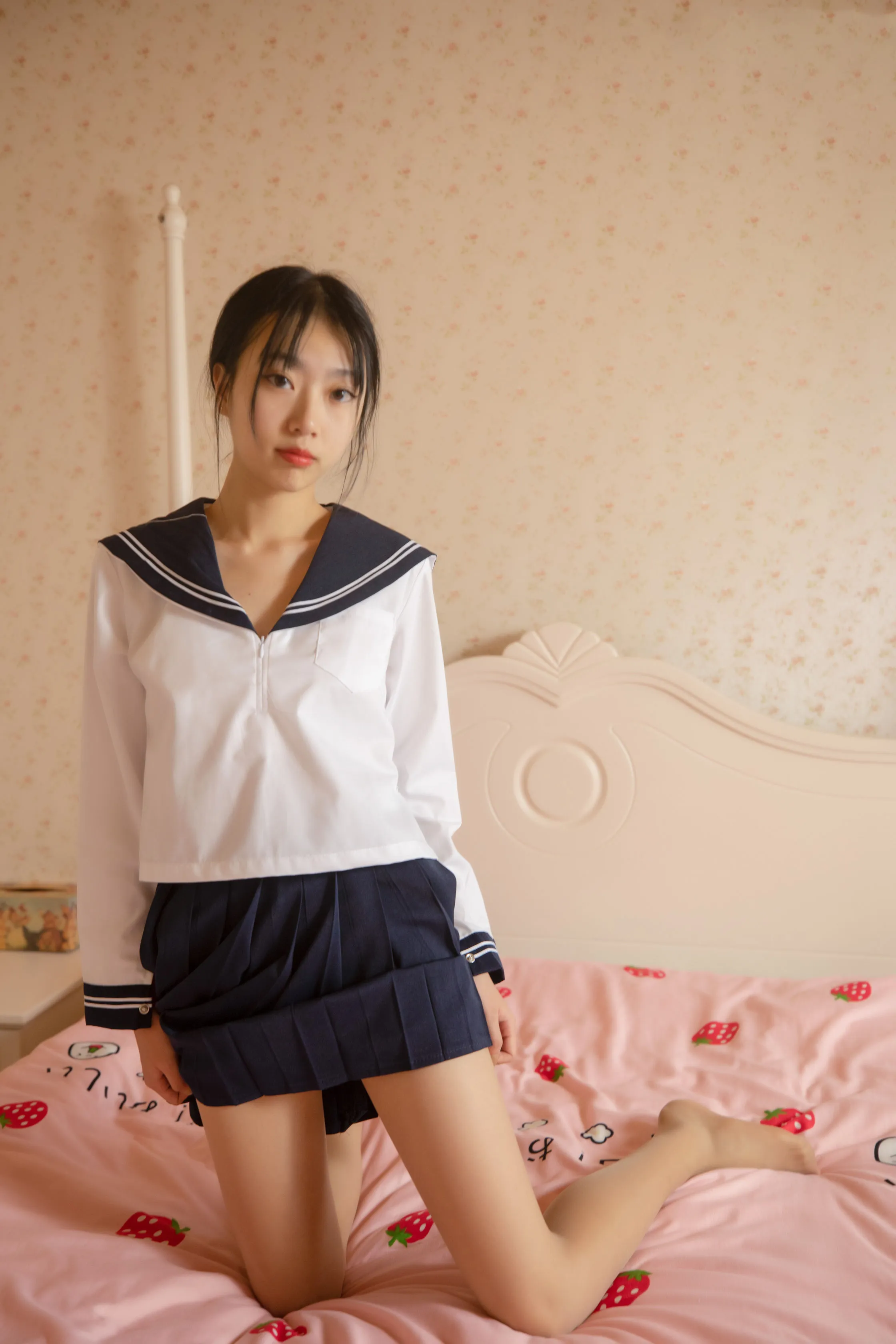 mslass梦丝女神丝袜写真风格作品参考 水手服造型卧室场景写真