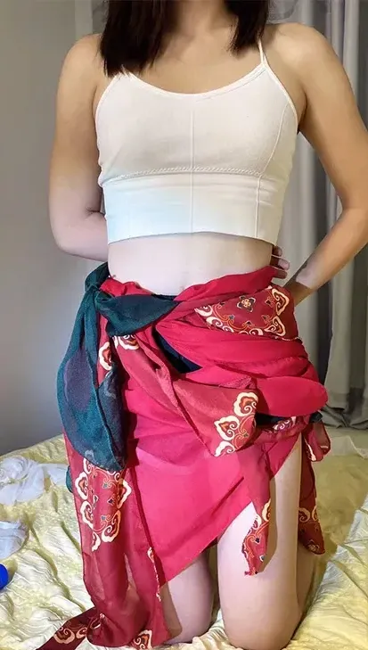 奕奕角色写真风格作品整理 彩色服饰搭配室内空间的姿态构图写真