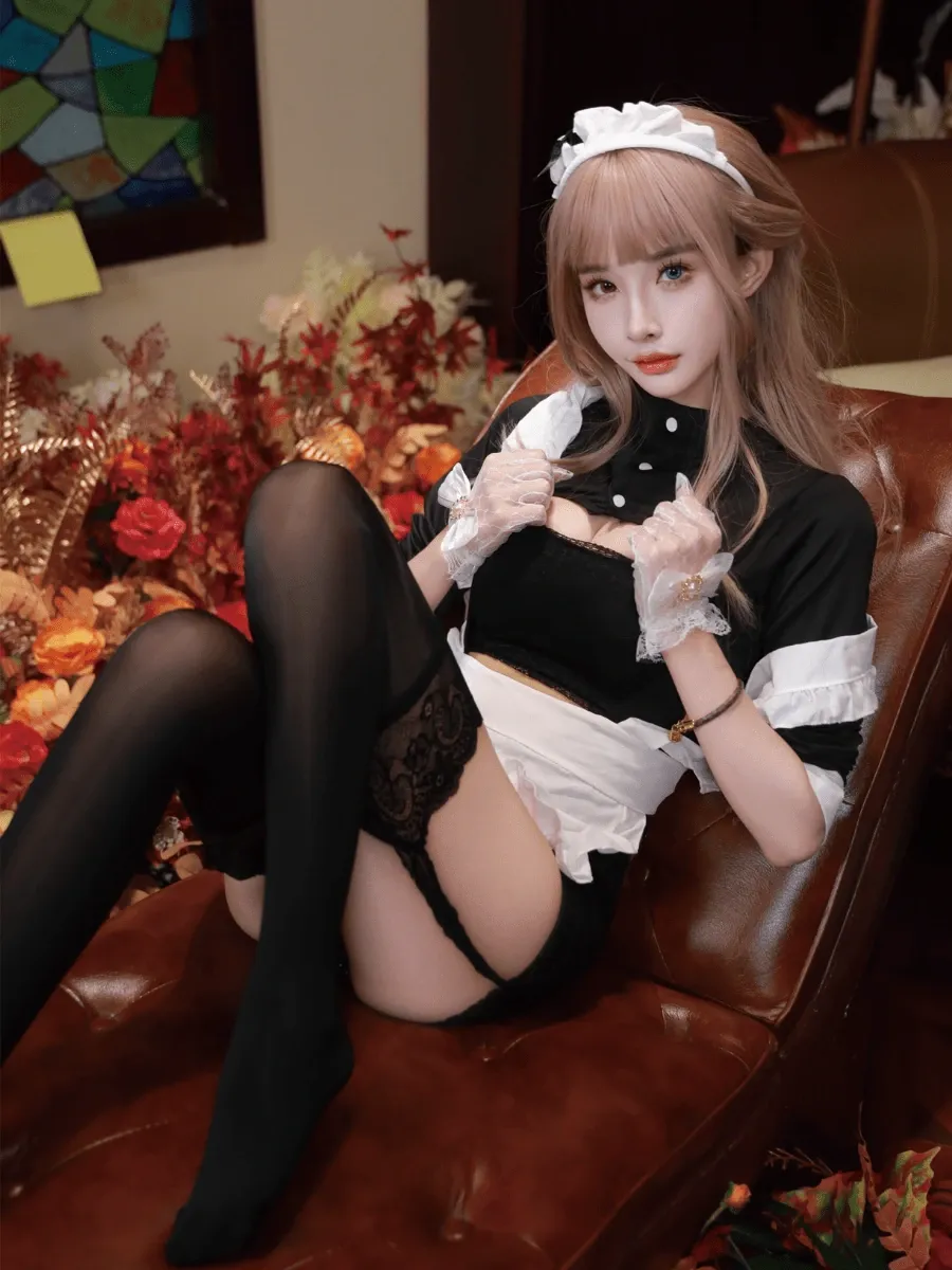 余多多dudu cosplay兔女郎作品参考 黑白女仆风格服装与室内场景写真