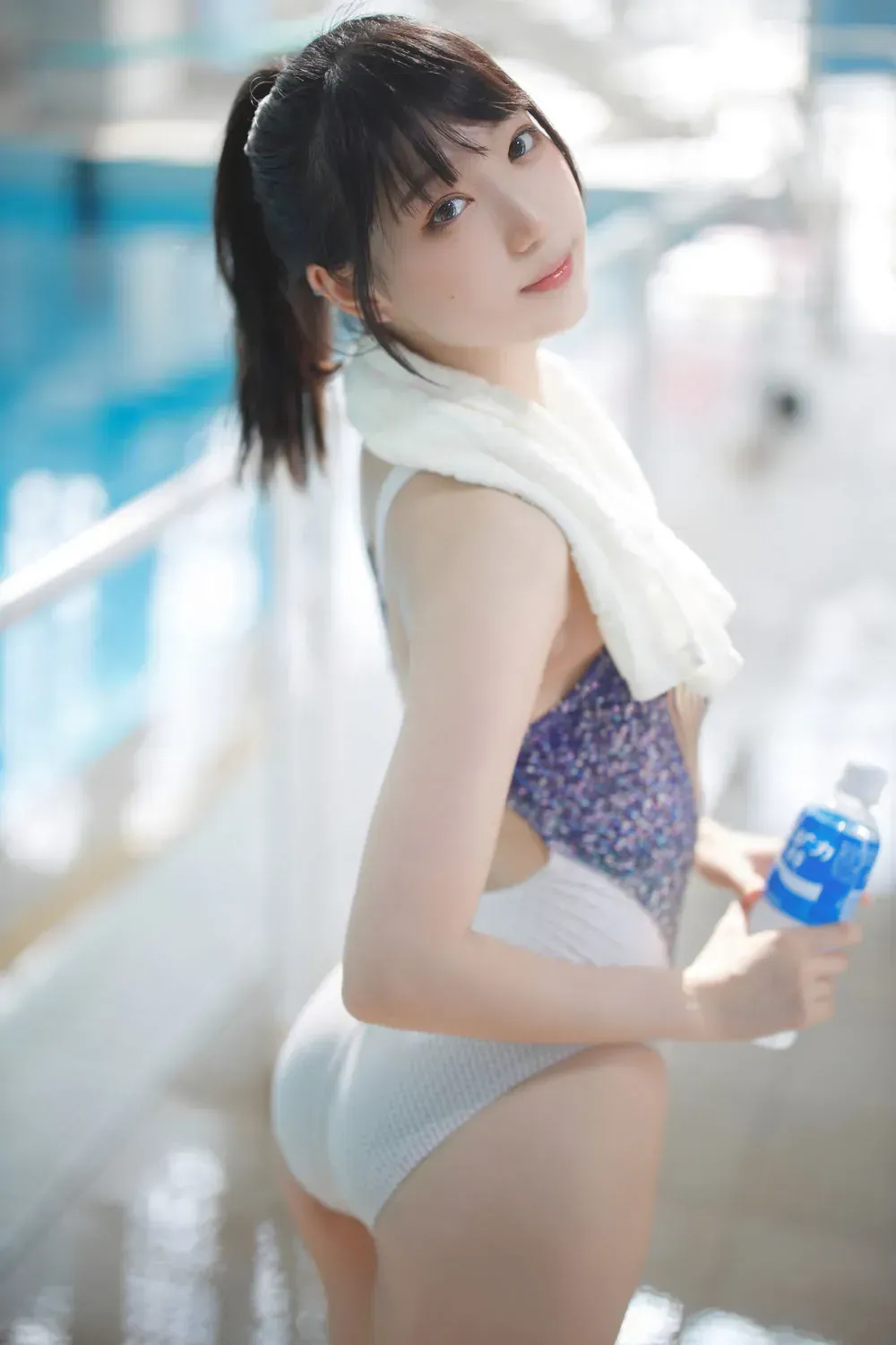 周叽是可爱兔兔cosplay视觉风格作品整理 黑色短发搭配浅色服装的清新风格照片
