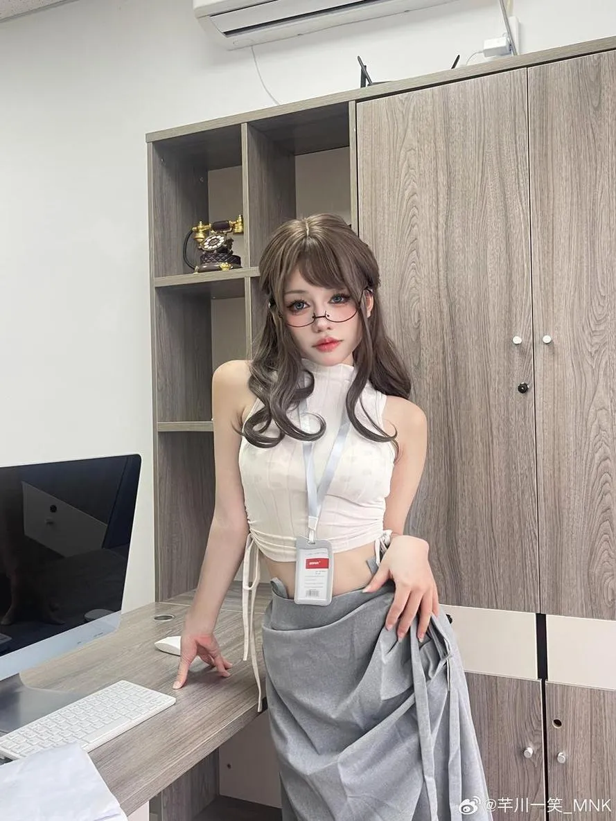 芊川一笑二次元角色写真先看哪套？主线题材解析与作品参考