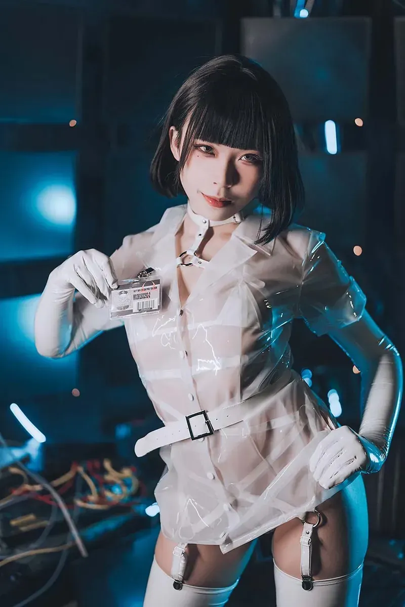 童小芯角色扮演写真风格与精选作品参考 童小芯透明PVC衬衫赛博朋克写真