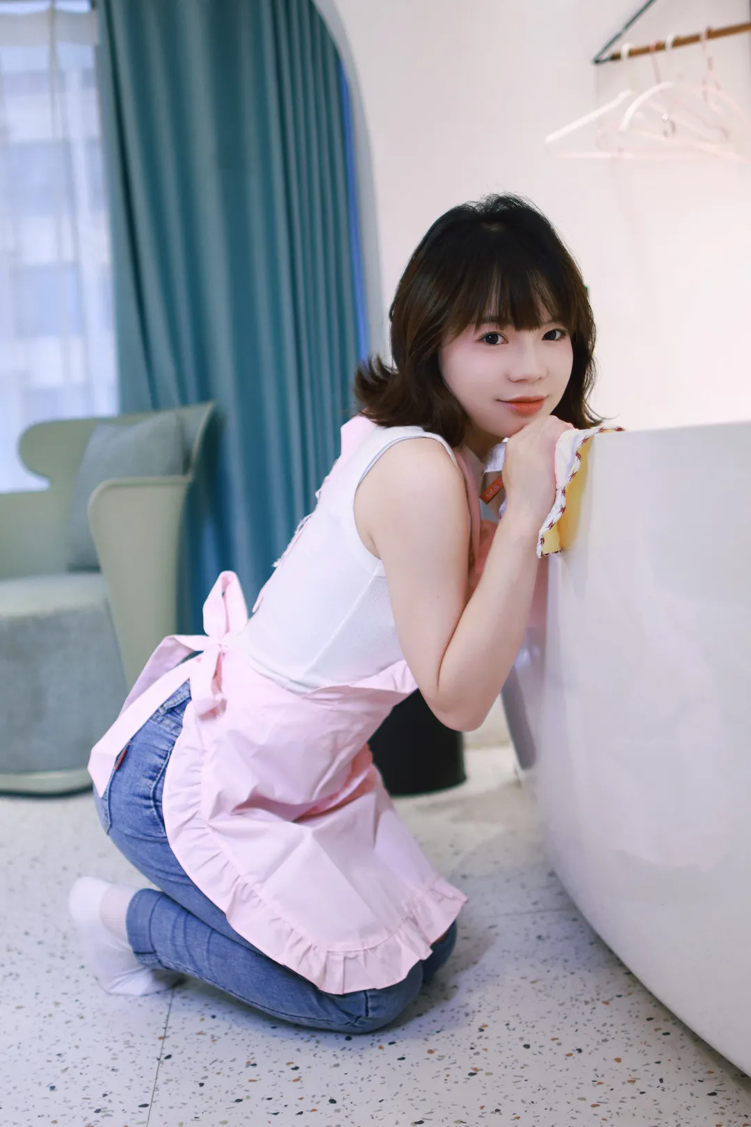 晓晓可可爱cosplay写真风格作品整理 浅色服装搭配短发刘海的室内写真造型