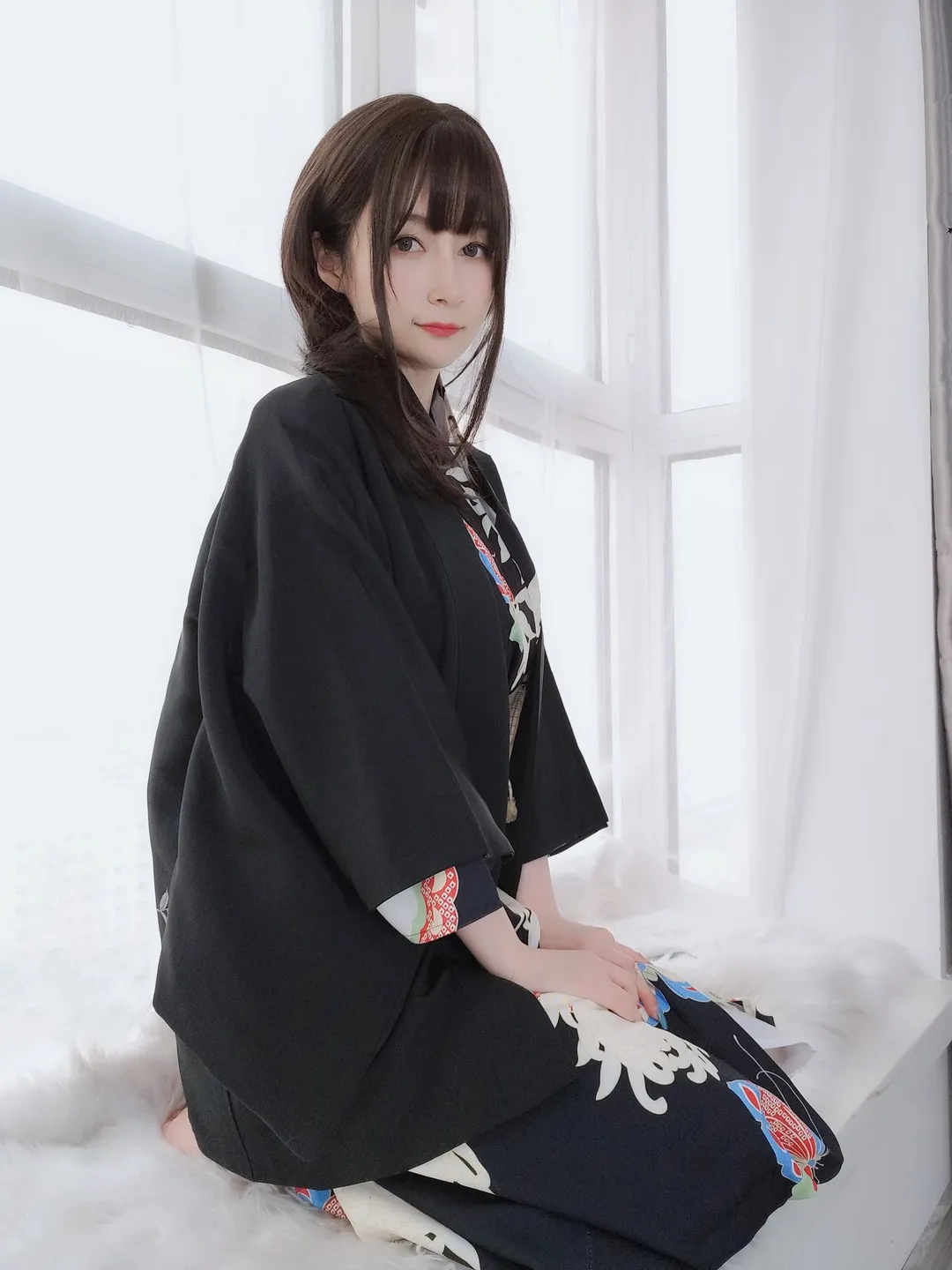 白银81 cosplay角色写真风格作品参考 黑色外套搭配印花服装的角色写真造型