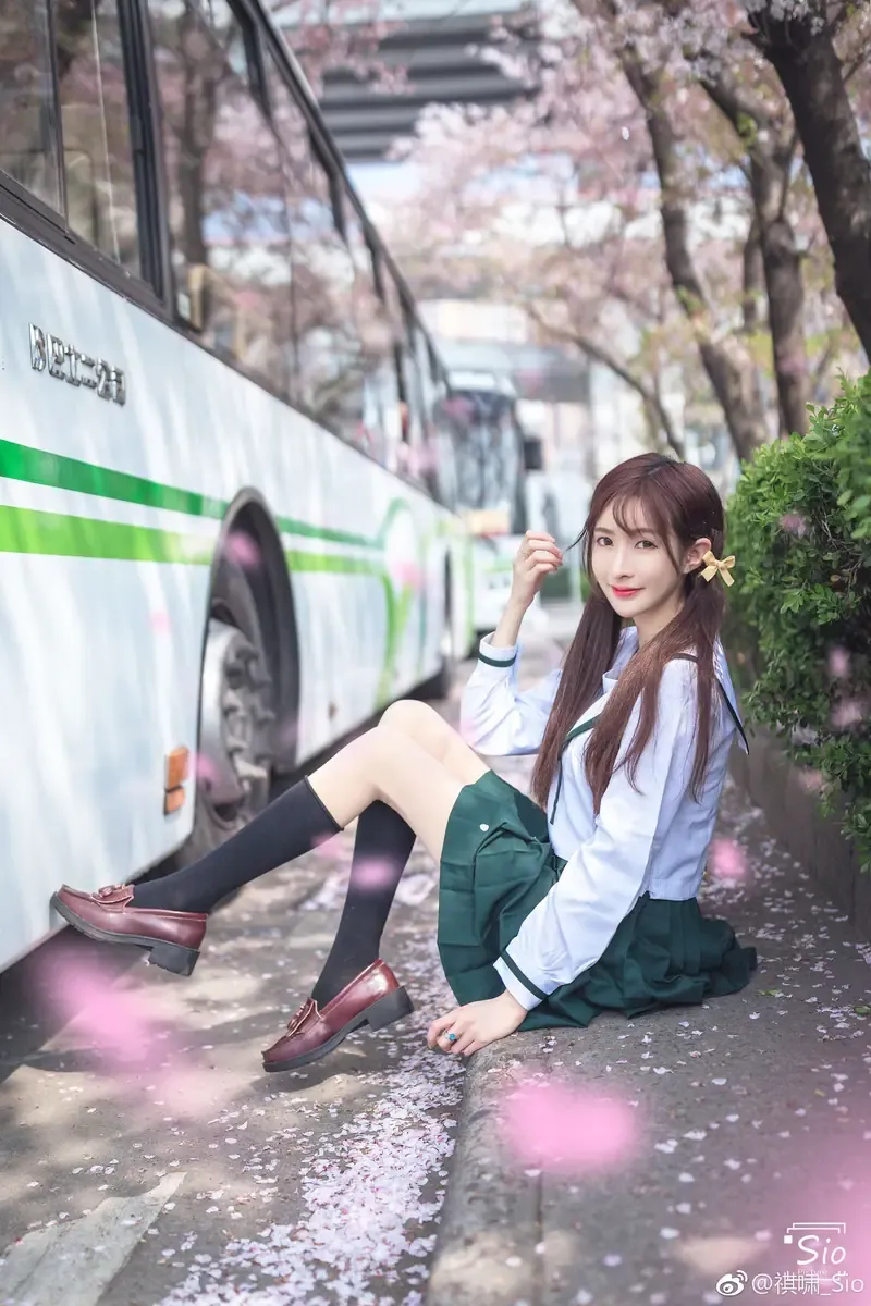 王羽杉Barbieshy cosplay风格作品整理 樱花环境中的制服角色写真