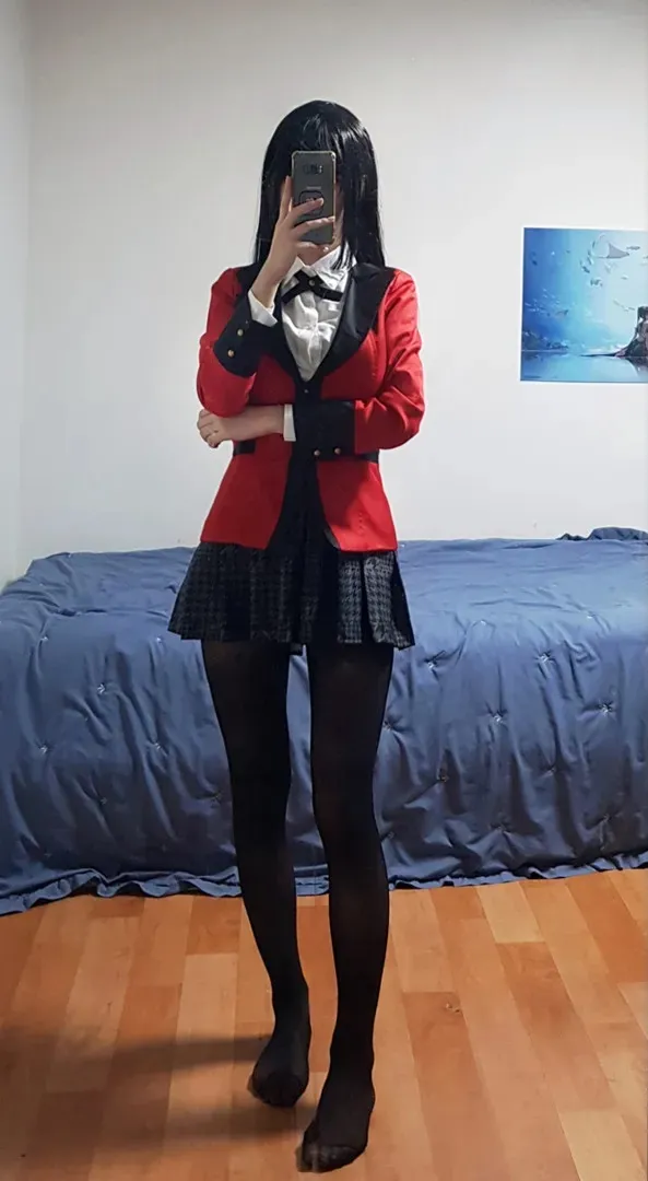 画师Biya cosplay角色写真图集作品整理 红色外套搭配黑白制服元素的角色扮演造型