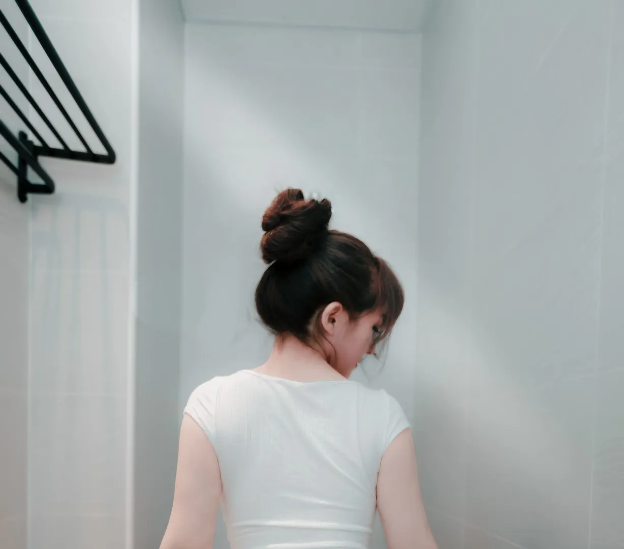 樱晚gigi cosplay风格作品参考 白色空间背景中的简约服装风格照片