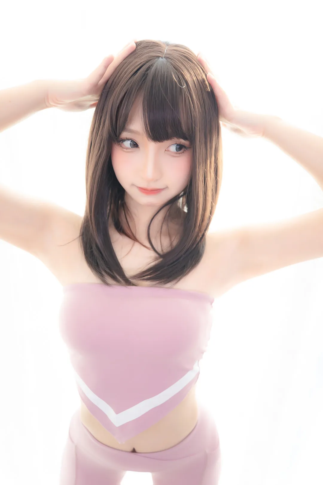 微距特写面部精致眼妆与神情
