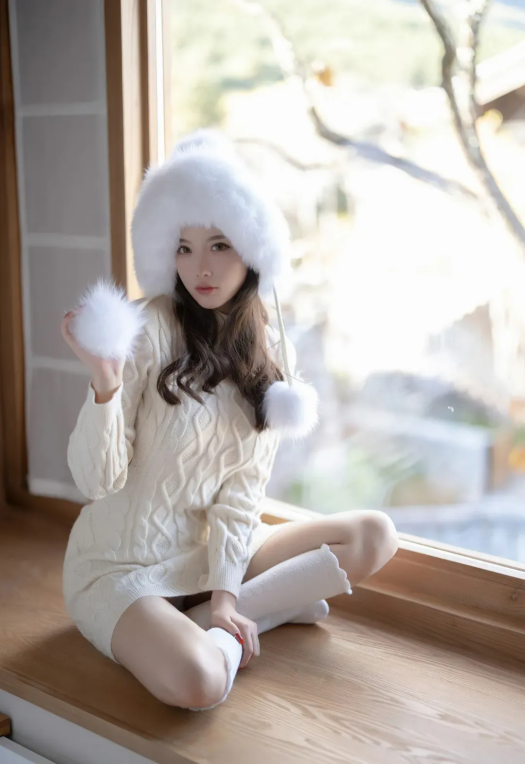 杨晨晨角色写真风格作品整理 白色冬季服饰窗边写真