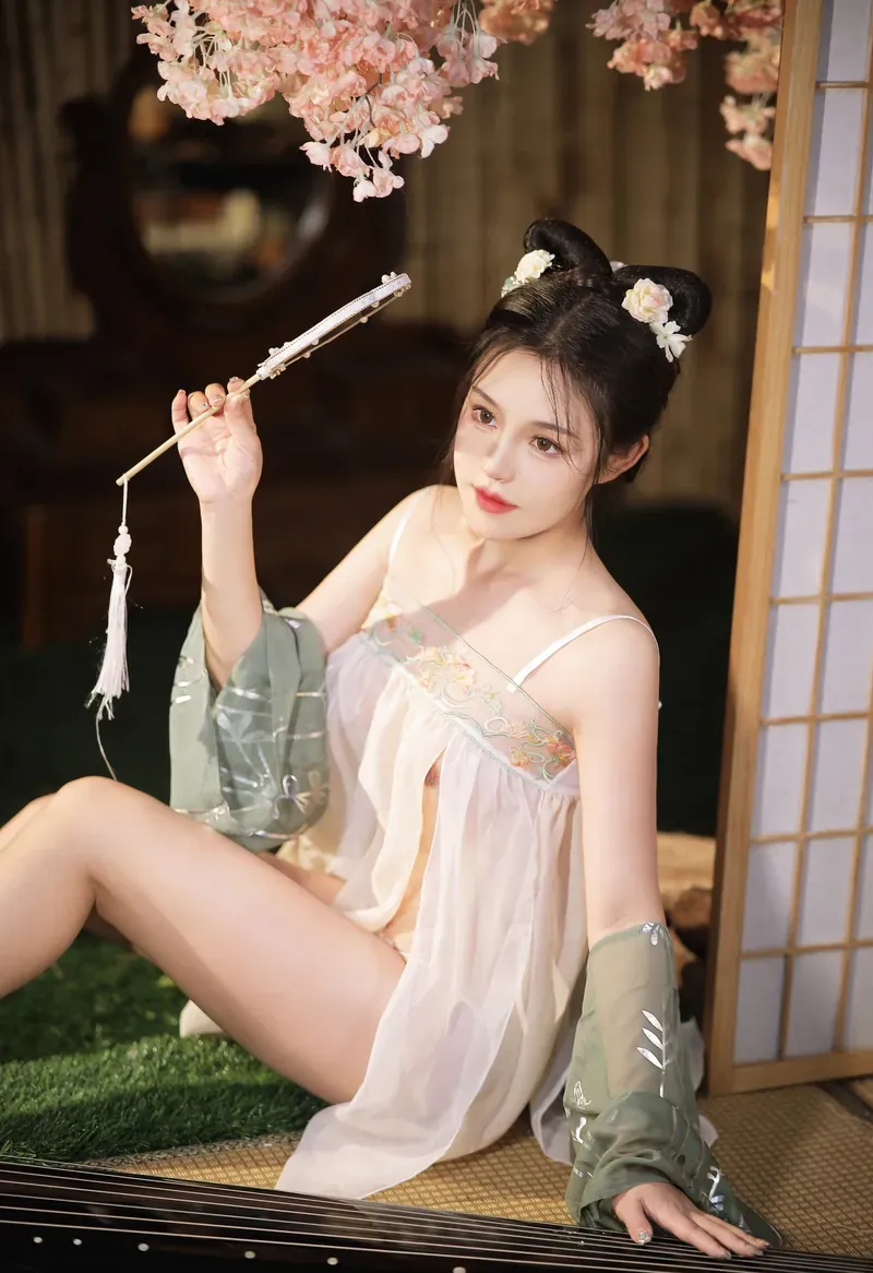 桃暖酱cosplay角色风格作品参考 角色写真中的背景、色彩和光线效果