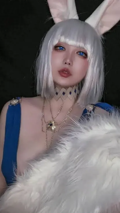椒妮佐仁舰娘角色造型风格作品参考 白发蓝色服装角色近距离镜头造型