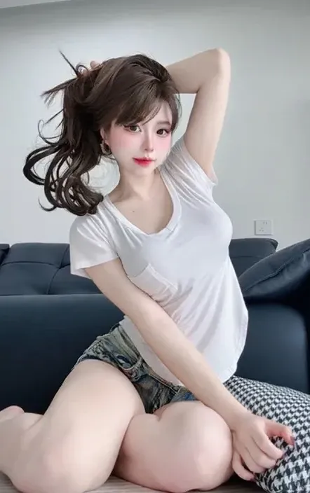 简约白衬衫搭配端庄肖像展示
