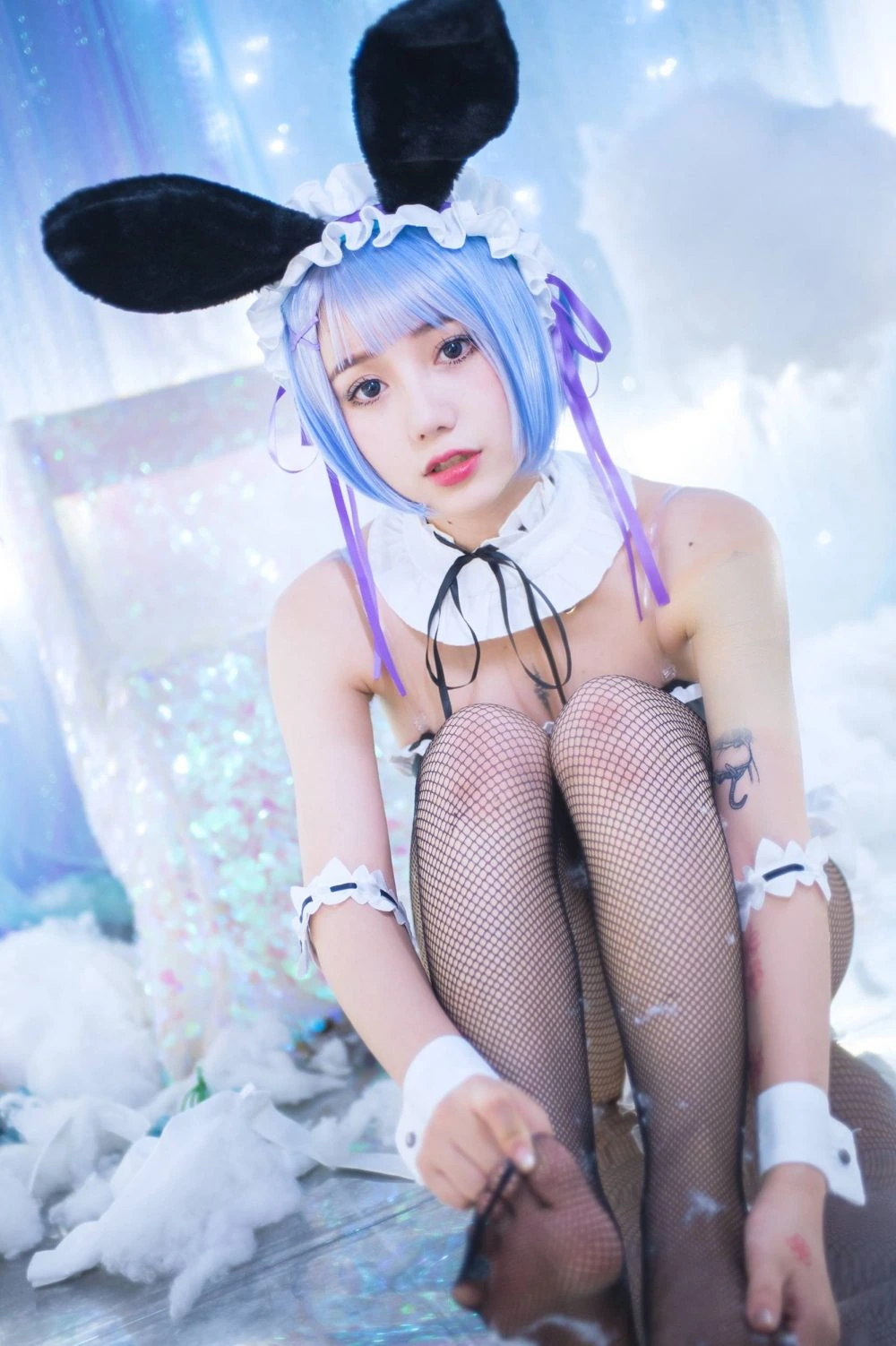 洛丽塔大哥cosplay风格图集入口 蓝色假发搭配兔耳配件的动漫角色造型