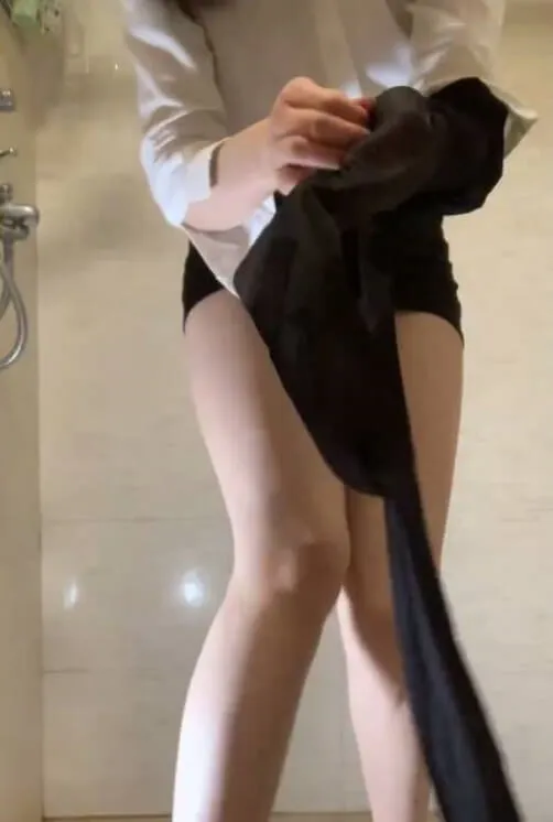 生物老师闵儿cosplay角色写真风格作品整理 生物老师闵儿黑色服饰站姿写真画面