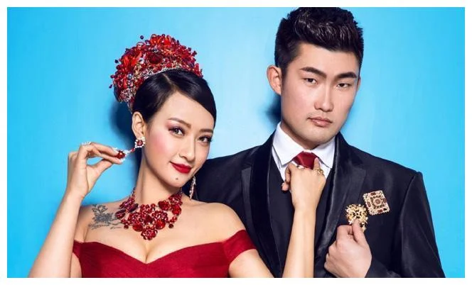 街头素雅采光高挑立姿造型
