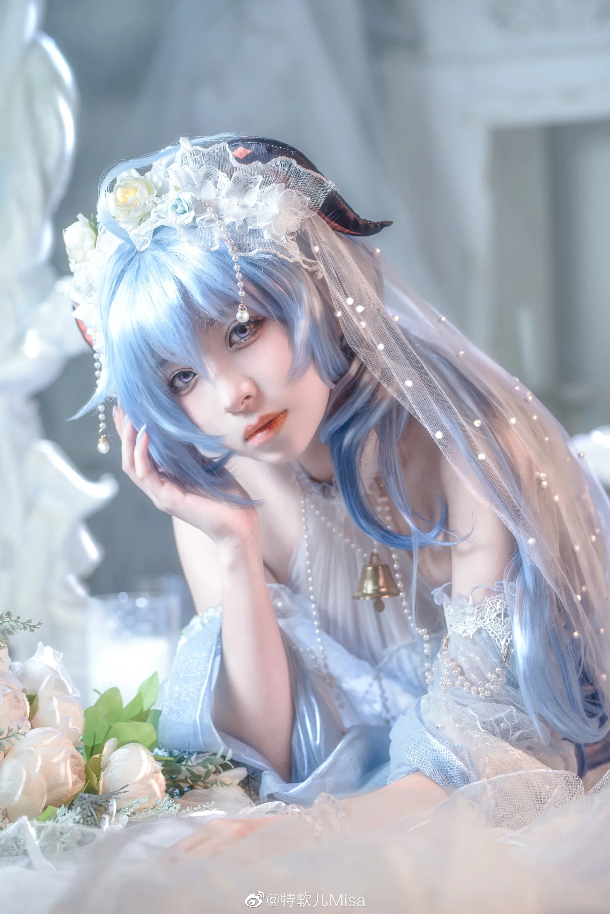 特软儿Sona cosplay角色风格作品整理 浅色背景中的蓝白色幻想风角色造型